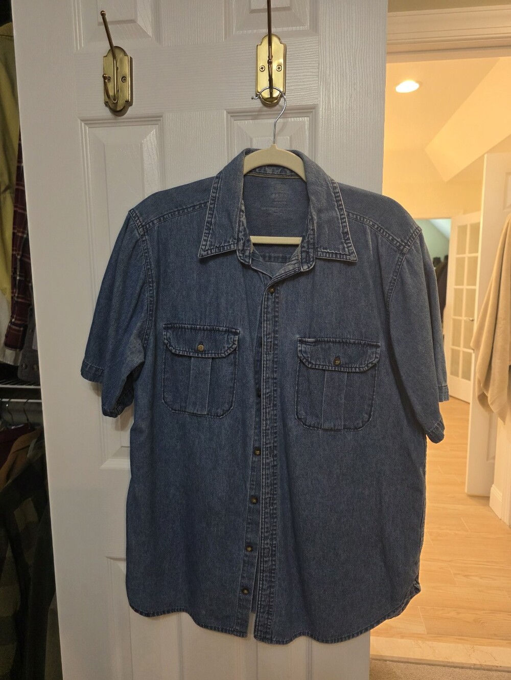 Men's Short-Sleeve Denim Button-Down Shirt